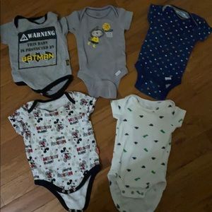 0-3 bundle of 5 onsies